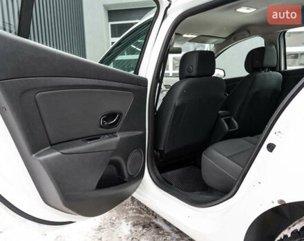 Белый Рено Меган, объемом двигателя 1.46 л и пробегом 291 тыс. км за 6200 $, фото 20 на Automoto.ua