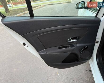 Білий Рено Меган, об'ємом двигуна 1.46 л та пробігом 258 тис. км за 7200 $, фото 17 на Automoto.ua