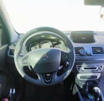Рено Меган 2014 в Киеве на Automoto.ua Белый Рено Меган, объемом двигателя 1.5 л и пробегом 257 тыс. км за 8500 $, фото 15 на Automoto.ua