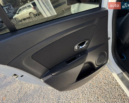 Белый Рено Меган, объемом двигателя 1.46 л и пробегом 178 тыс. км за 8550 $, фото 75 на Automoto.ua