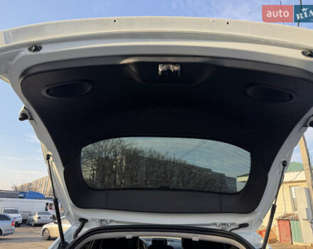 Белый Рено Меган, объемом двигателя 1.46 л и пробегом 178 тыс. км за 8550 $, фото 85 на Automoto.ua