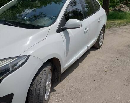 Белый Рено Меган, объемом двигателя 1.5 л и пробегом 200 тыс. км за 9800 $, фото 1 на Automoto.ua