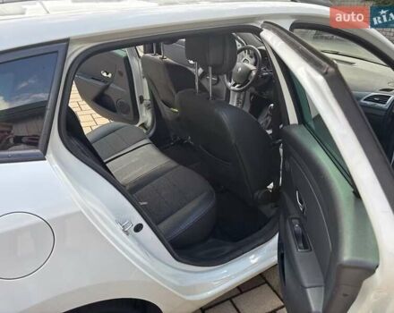 Белый Рено Меган, объемом двигателя 2 л и пробегом 230 тыс. км за 12500 $, фото 8 на Automoto.ua