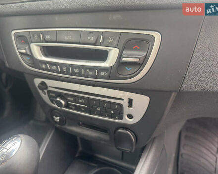 Белый Рено Меган, объемом двигателя 1.5 л и пробегом 280 тыс. км за 7750 $, фото 35 на Automoto.ua