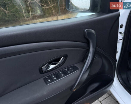 Білий Рено Меган, об'ємом двигуна 1.6 л та пробігом 227 тис. км за 7999 $, фото 44 на Automoto.ua