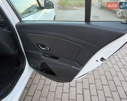 Белый Рено Меган, объемом двигателя 1.5 л и пробегом 265 тыс. км за 8550 $, фото 40 на Automoto.ua