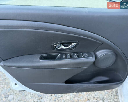 Белый Рено Меган, объемом двигателя 1.5 л и пробегом 245 тыс. км за 8250 $, фото 15 на Automoto.ua