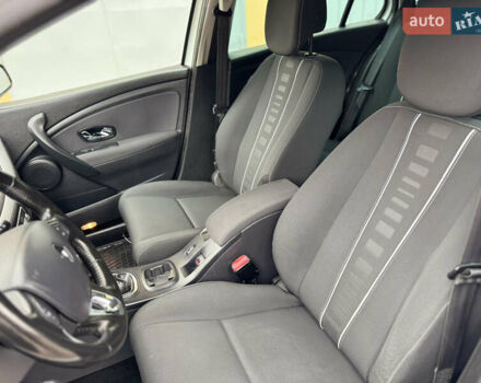 Белый Рено Меган, объемом двигателя 1.5 л и пробегом 225 тыс. км за 9850 $, фото 17 на Automoto.ua