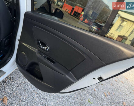 Белый Рено Меган, объемом двигателя 1.46 л и пробегом 178 тыс. км за 8550 $, фото 78 на Automoto.ua