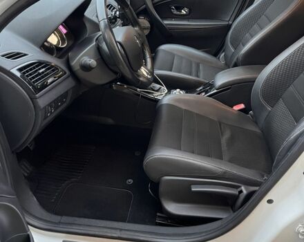 Белый Рено Меган, объемом двигателя 1.6 л и пробегом 167 тыс. км за 2600 $, фото 16 на Automoto.ua