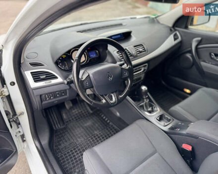 Белый Рено Меган, объемом двигателя 1.5 л и пробегом 225 тыс. км за 9850 $, фото 16 на Automoto.ua