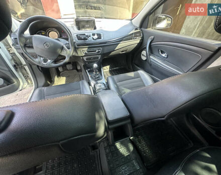 Белый Рено Меган, объемом двигателя 1.6 л и пробегом 185 тыс. км за 8300 $, фото 12 на Automoto.ua