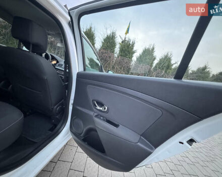 Білий Рено Меган, об'ємом двигуна 1.6 л та пробігом 227 тис. км за 7999 $, фото 35 на Automoto.ua