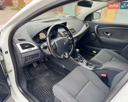 Белый Рено Меган, объемом двигателя 1.5 л и пробегом 225 тыс. км за 9850 $, фото 15 на Automoto.ua