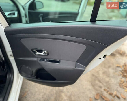 Белый Рено Меган, объемом двигателя 1.5 л и пробегом 225 тыс. км за 9850 $, фото 32 на Automoto.ua