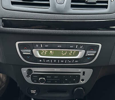 Белый Рено Меган, объемом двигателя 1.6 л и пробегом 217 тыс. км за 8750 $, фото 17 на Automoto.ua