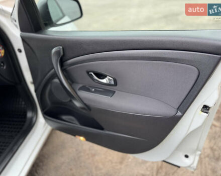 Белый Рено Меган, объемом двигателя 1.5 л и пробегом 225 тыс. км за 9850 $, фото 34 на Automoto.ua