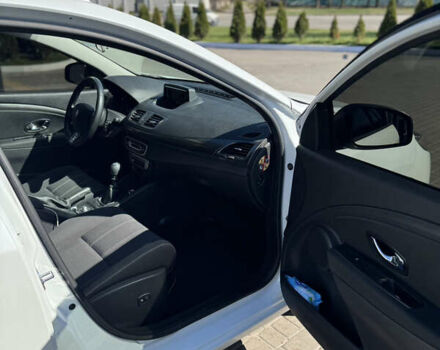 Белый Рено Меган, объемом двигателя 1.46 л и пробегом 242 тыс. км за 10000 $, фото 5 на Automoto.ua