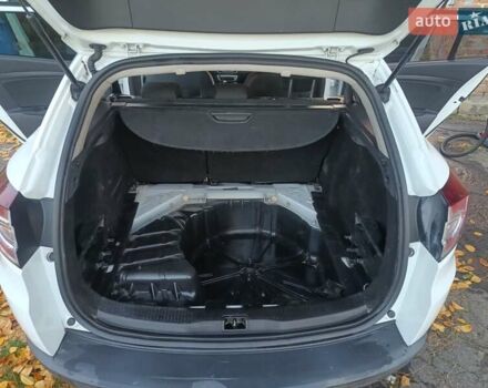 Белый Рено Меган, объемом двигателя 1.2 л и пробегом 180 тыс. км за 7200 $, фото 14 на Automoto.ua