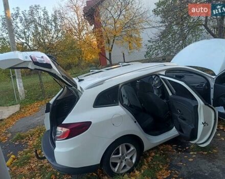 Белый Рено Меган, объемом двигателя 1.2 л и пробегом 180 тыс. км за 7200 $, фото 18 на Automoto.ua