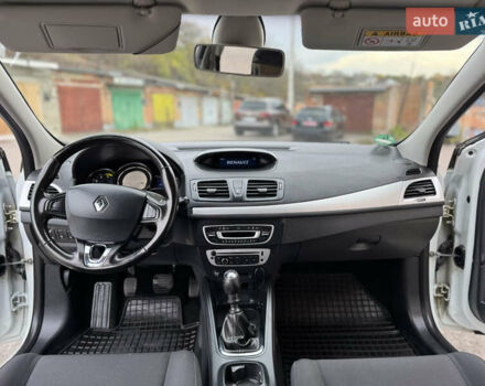 Белый Рено Меган, объемом двигателя 1.5 л и пробегом 225 тыс. км за 9850 $, фото 24 на Automoto.ua