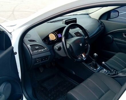 Белый Рено Меган, объемом двигателя 1.5 л и пробегом 238 тыс. км за 9200 $, фото 9 на Automoto.ua