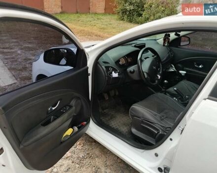 Рено Меган 2014 в Полтаве на Automoto.ua Белый Рено Меган, объемом двигателя 1.46 л и пробегом 320 тыс. км за 7800 $, фото 18 на Automoto.ua