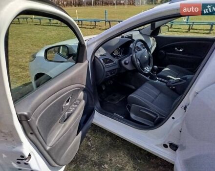 Белый Рено Меган, объемом двигателя 1.5 л и пробегом 208 тыс. км за 8900 $, фото 3 на Automoto.ua
