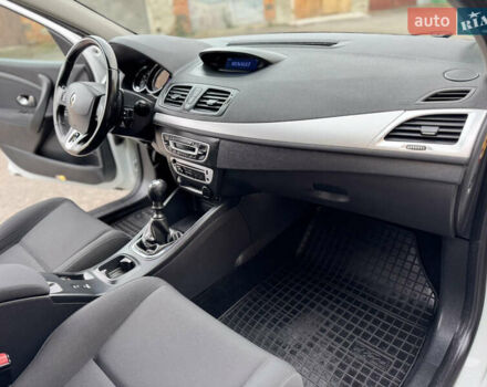 Белый Рено Меган, объемом двигателя 1.5 л и пробегом 225 тыс. км за 9850 $, фото 35 на Automoto.ua