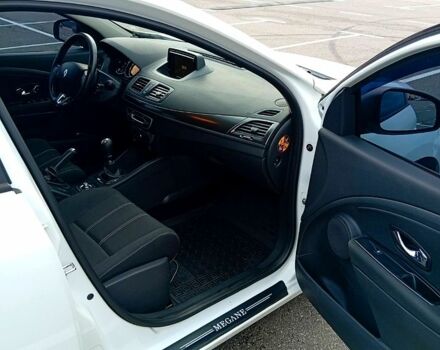 Белый Рено Меган, объемом двигателя 1.5 л и пробегом 238 тыс. км за 9200 $, фото 6 на Automoto.ua