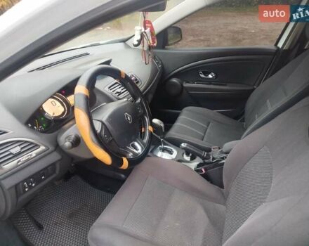 Белый Рено Меган, объемом двигателя 1.5 л и пробегом 263 тыс. км за 8200 $, фото 4 на Automoto.ua