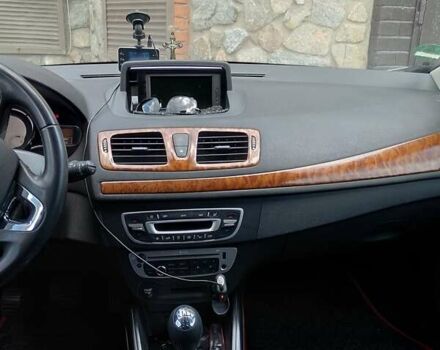 Белый Рено Меган, объемом двигателя 1.5 л и пробегом 200 тыс. км за 9800 $, фото 6 на Automoto.ua