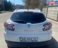 Белый Рено Меган, объемом двигателя 1.5 л и пробегом 290 тыс. км за 8200 $, фото 5 на Automoto.ua