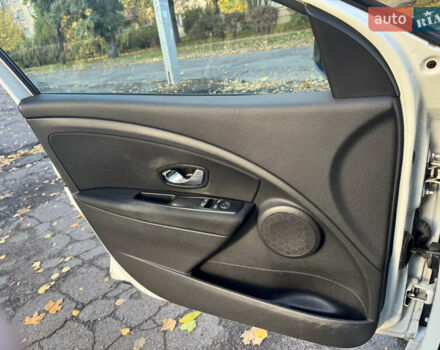 Белый Рено Меган, объемом двигателя 1.46 л и пробегом 140 тыс. км за 8500 $, фото 23 на Automoto.ua