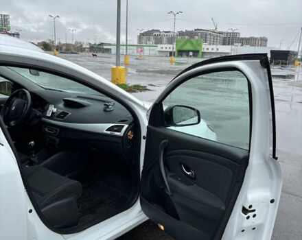 Белый Рено Меган, объемом двигателя 1.5 л и пробегом 242 тыс. км за 8700 $, фото 15 на Automoto.ua