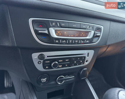 Білий Рено Меган, об'ємом двигуна 1.6 л та пробігом 227 тис. км за 7999 $, фото 48 на Automoto.ua