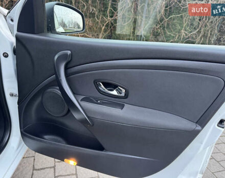 Білий Рено Меган, об'ємом двигуна 1.6 л та пробігом 227 тис. км за 7999 $, фото 29 на Automoto.ua