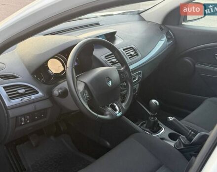 Белый Рено Меган, объемом двигателя 1.5 л и пробегом 143 тыс. км за 8599 $, фото 17 на Automoto.ua
