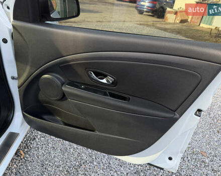 Белый Рено Меган, объемом двигателя 1.46 л и пробегом 178 тыс. км за 8550 $, фото 81 на Automoto.ua