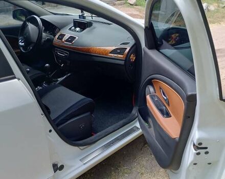 Белый Рено Меган, объемом двигателя 1.5 л и пробегом 200 тыс. км за 9800 $, фото 4 на Automoto.ua