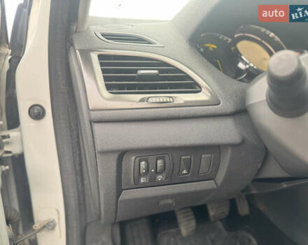 Белый Рено Меган, объемом двигателя 1.5 л и пробегом 280 тыс. км за 7750 $, фото 16 на Automoto.ua