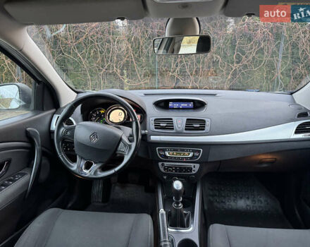 Білий Рено Меган, об'ємом двигуна 1.6 л та пробігом 227 тис. км за 7999 $, фото 31 на Automoto.ua