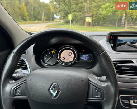 Белый Рено Меган, объемом двигателя 1.5 л и пробегом 186 тыс. км за 10500 $, фото 9 на Automoto.ua