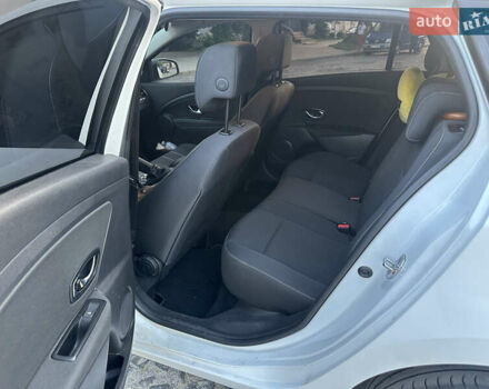 Белый Рено Меган, объемом двигателя 1.46 л и пробегом 146 тыс. км за 10799 $, фото 5 на Automoto.ua