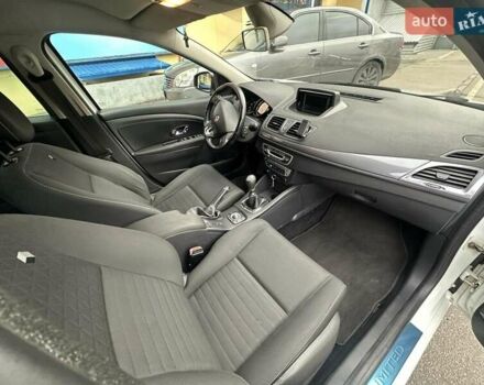 Рено Меган 2015 в Киеве на Automoto.ua Белый Рено Меган, объемом двигателя 1.46 л и пробегом 243 тыс. км за 9000 $, фото 5 на Automoto.ua