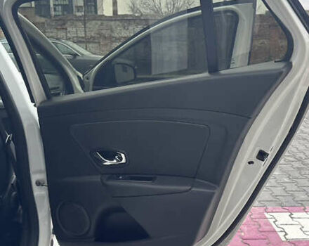 Белый Рено Меган, объемом двигателя 1.46 л и пробегом 320 тыс. км за 7999 $, фото 14 на Automoto.ua