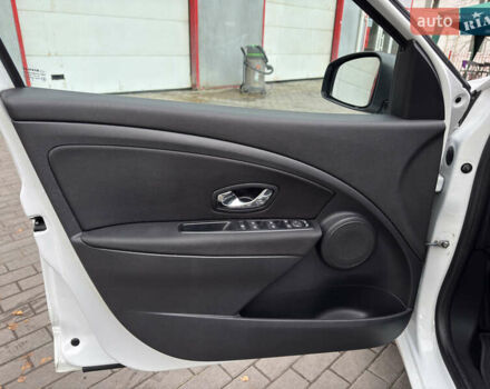 Белый Рено Меган, объемом двигателя 1.5 л и пробегом 278 тыс. км за 8900 $, фото 9 на Automoto.ua