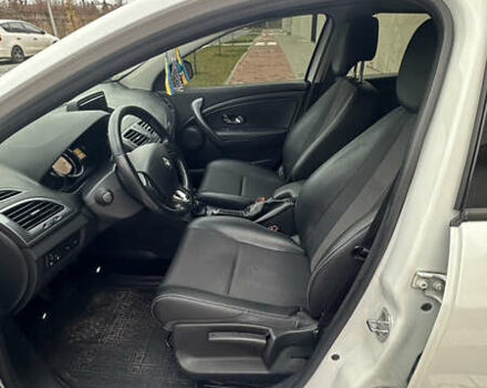 Белый Рено Меган, объемом двигателя 1.46 л и пробегом 320 тыс. км за 7999 $, фото 21 на Automoto.ua