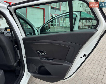 Белый Рено Меган, объемом двигателя 1.5 л и пробегом 278 тыс. км за 8900 $, фото 12 на Automoto.ua