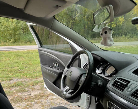 Белый Рено Меган, объемом двигателя 1.5 л и пробегом 186 тыс. км за 10500 $, фото 11 на Automoto.ua